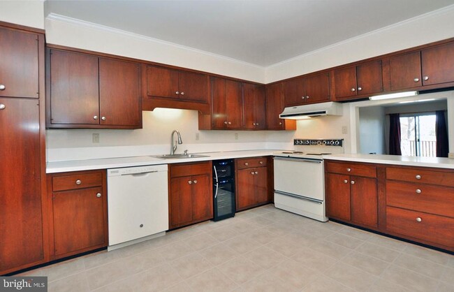 Photo - 4847 Sangamore Rd Unit 24
