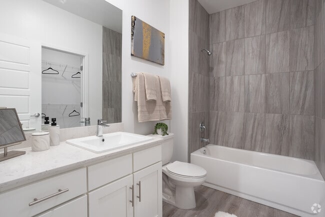 2BR, 2BA - 1,100SF