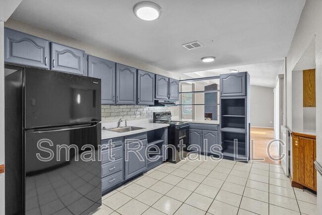 Building Photo - 12 Country Ln