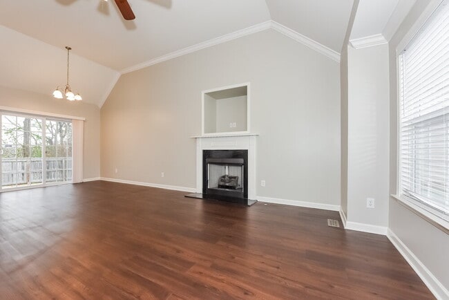 Photo - 1046 Golf View Way