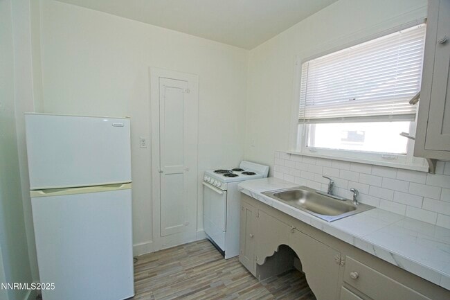 60 Boyd Pl
