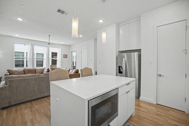 Photo - 1510 N Washington Ave Unit 203