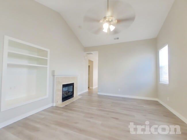 Photo - 12981 Roslyn St