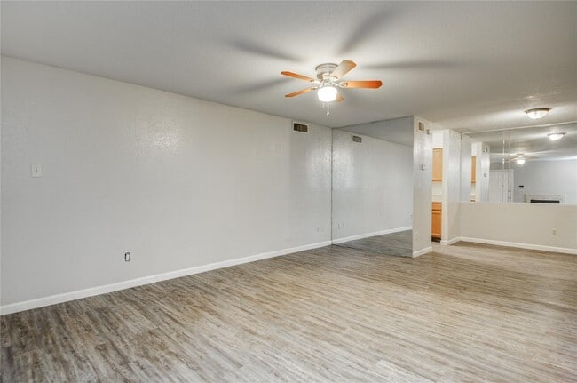 Photo - 9797 Leawood Blvd Unidad True