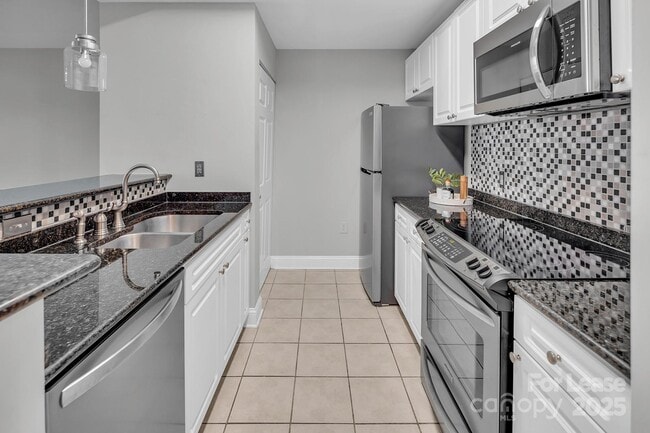 Photo - 300 W 5th St Unidad 339