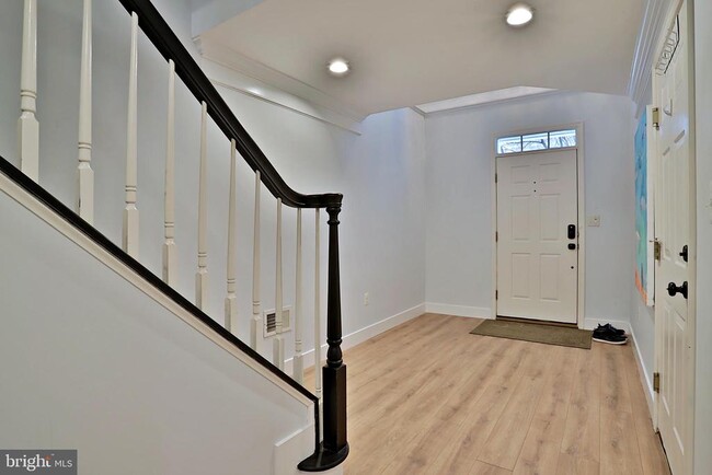 Building Photo - 4219 Upper Park Dr