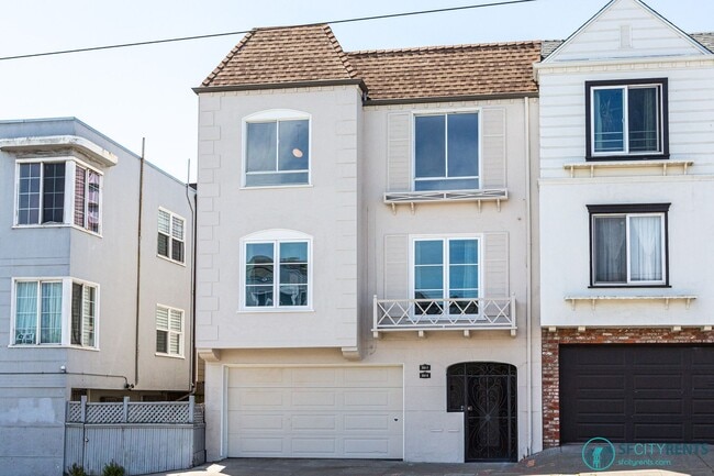 Building Photo - Outer Sunset: Top Floor w/ Shared Yard & Laundry on N Judah Line Unit 2017 Judah St.