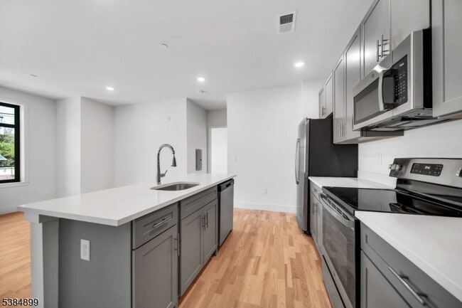 Photo - 1037 Amboy Ave