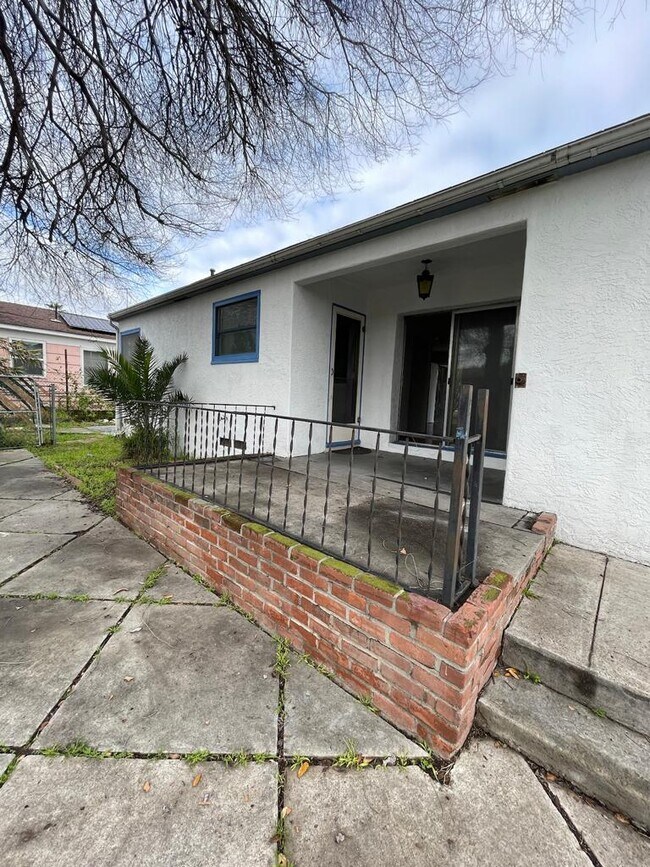 Photo - 6829 Brooklyn Ave