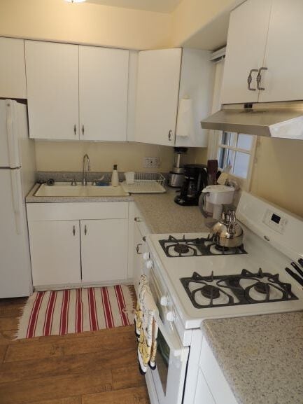 Kitchen - 2321 2nd St Unit #2