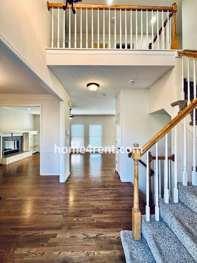 Photo - Blue Valley Northwest home on a cul-de-sac w/ granite counters, ss appliances and fenced yard!