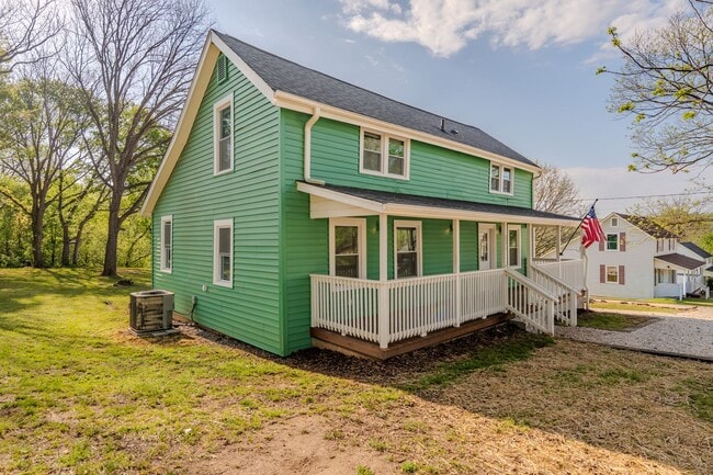 Photo - 231 Broadway St