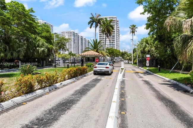 Photo - 18061 Biscayne Blvd Unit 303