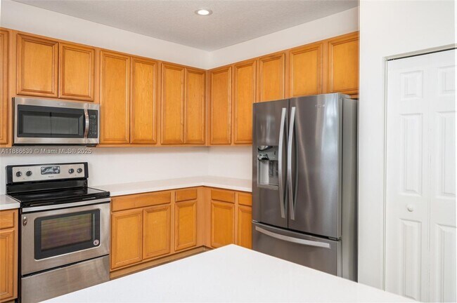 Photo - 19282 Seneca Ave