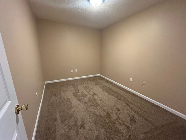 Photo - Washington Square Apartments #18 Unit 018