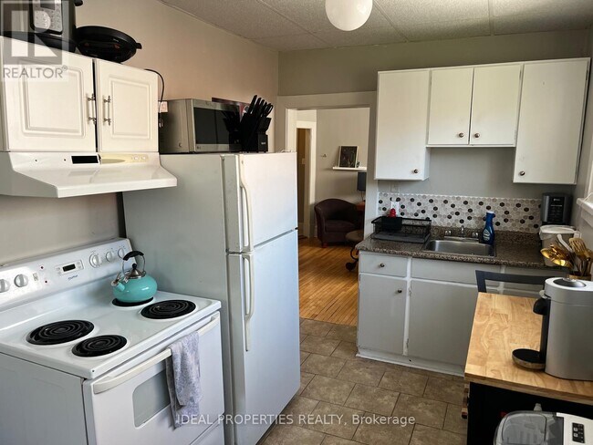 Photo - 277 Bronson Ave