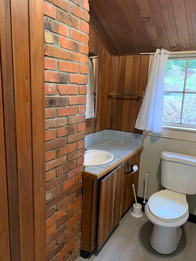 Charming Vintage Farm Home w/4 bedroom, 2 House Rental in Coos