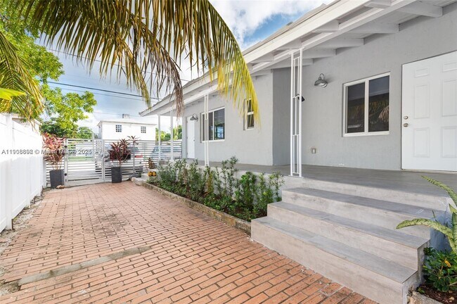 Building Photo - 540 NE 67th St Unit 540