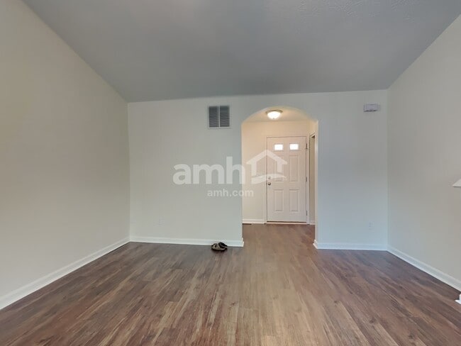 Photo - 2133 Antoinette Way