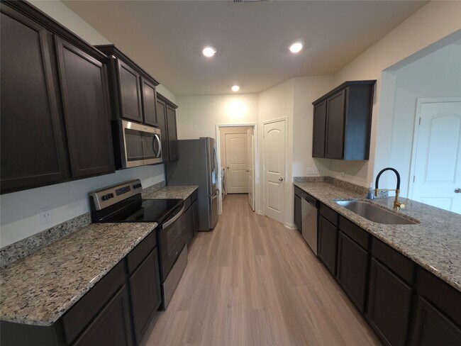 Photo - 305 Lone Mountain Dr