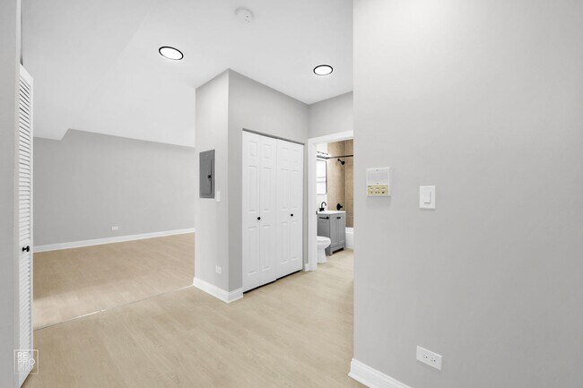 310 N Menard