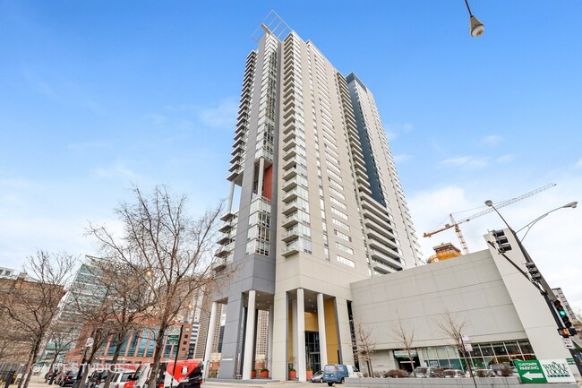 Building Photo - 737 W Washington Blvd Unit 1904