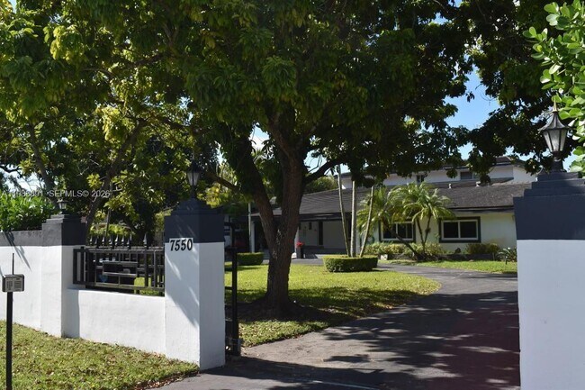 Photo - 7550 SW 82nd Ct