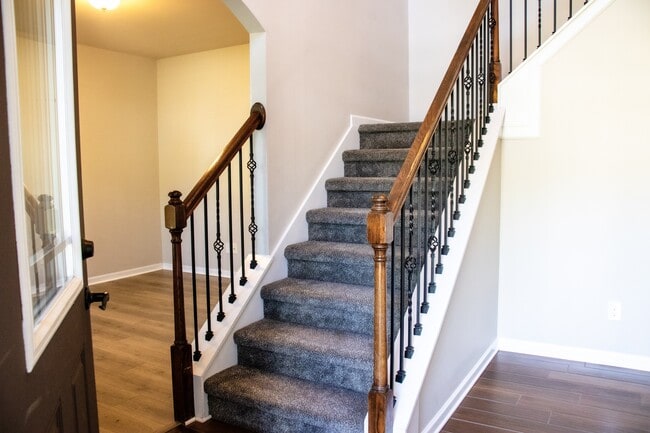 Photo - 1266 Coachman Way