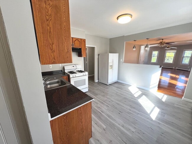 Photo - 58-60 Ames Ave Unit Second Floor -  2