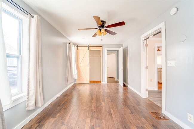 Photo - 425 Clayton Ave