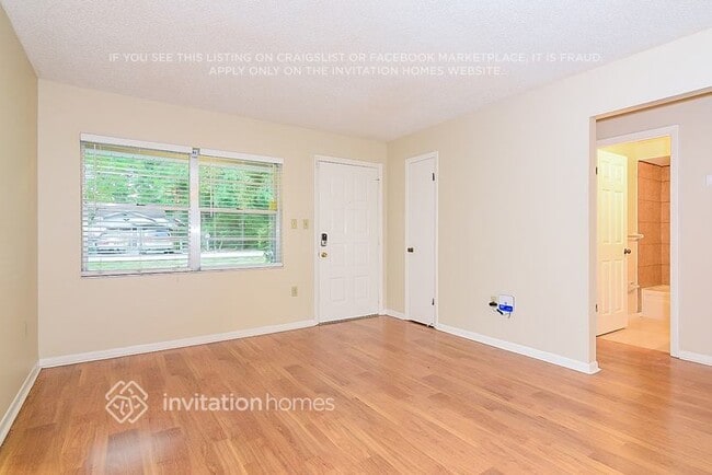 Photo - 3738 Hill St