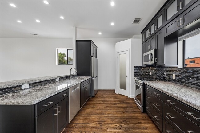 Photo - 2510 Genesee St