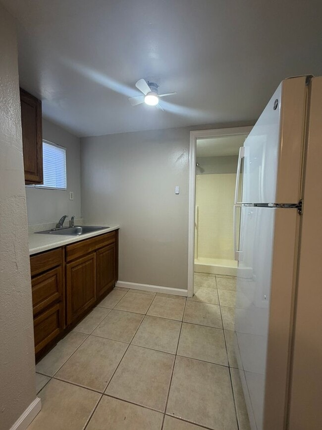 561 N G St Unit 1