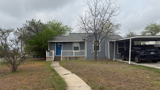 Photo - Newly renovated 3 bedroom 2 bath home centrally located! Unidad A