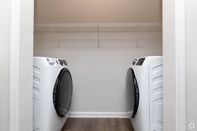 2BR, 2BA - 997SF - Laundry