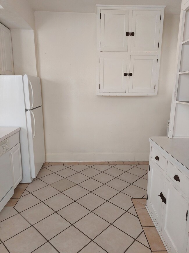 Photo - College Housing - 4 bedrooms