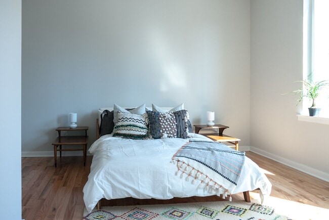 Photo - 2007 Hope st apartments