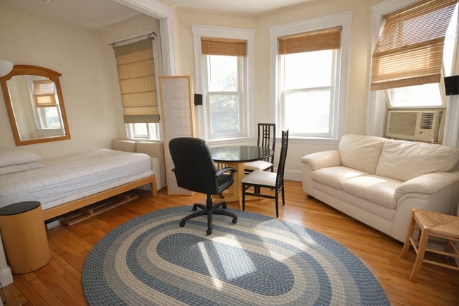 Building Photo - 319 Allston St Unit 3