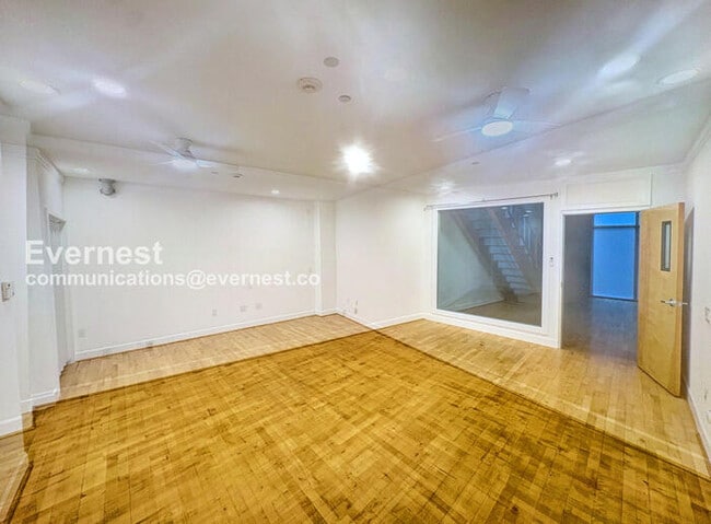 Photo - 2 Bed/2 Bath Condo with Underground Garage... Unidad APT 104