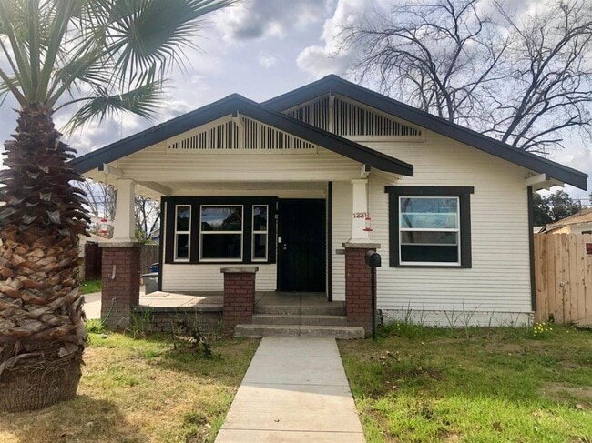 3 br, 2 bath House - 1321 N Calaveras St - 3 br, 2 bath House - 1321 N Calaveras St