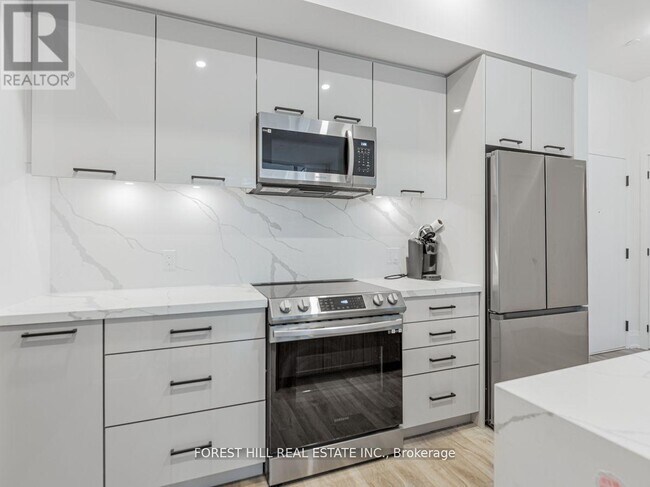 Photo - 415 Sea Ray Ave