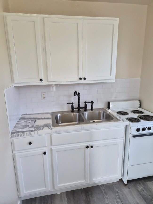 Building Photo - 636 S Palouse St