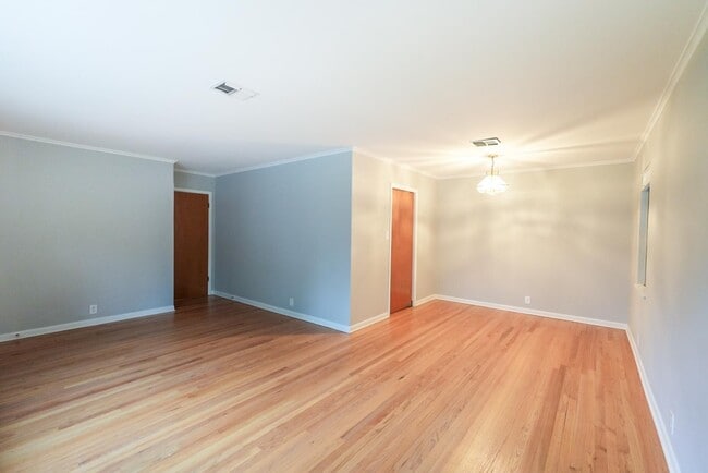 Building Photo - Large 3-Bed, 1-Bath Home on Anderson Island – Newly Remodeled!
