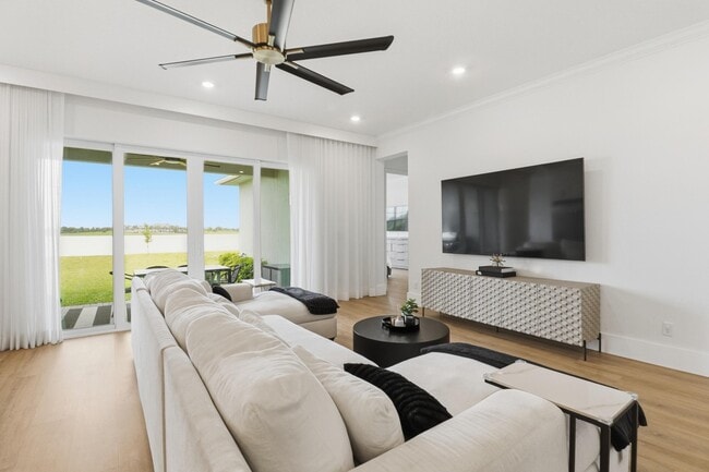 Photo - 655 Hookline Cir