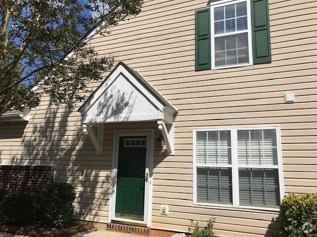 Building Photo - Desired Location for this 3 bedroom 2 bath... Rental