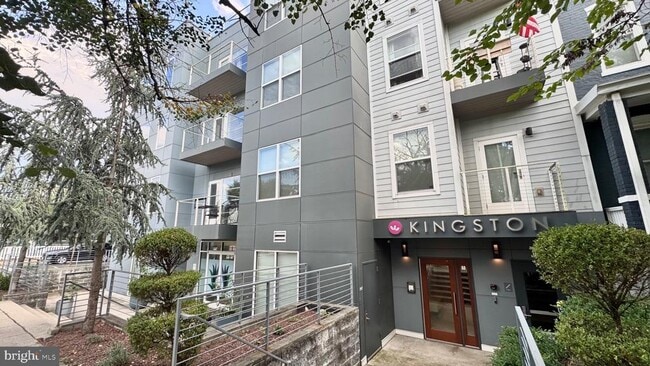 Building Photo - 401 15th St SE Unit 203