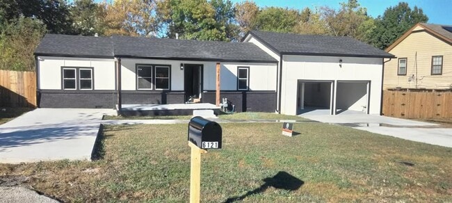 Building Photo - 6121 W 40th St