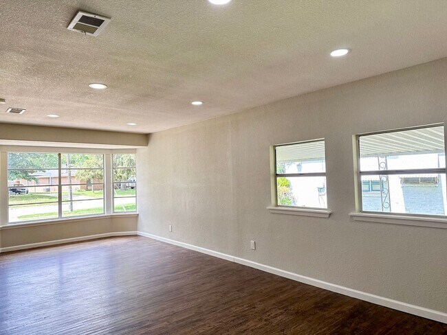 Photo - 4 Bedroom / 2 Bath