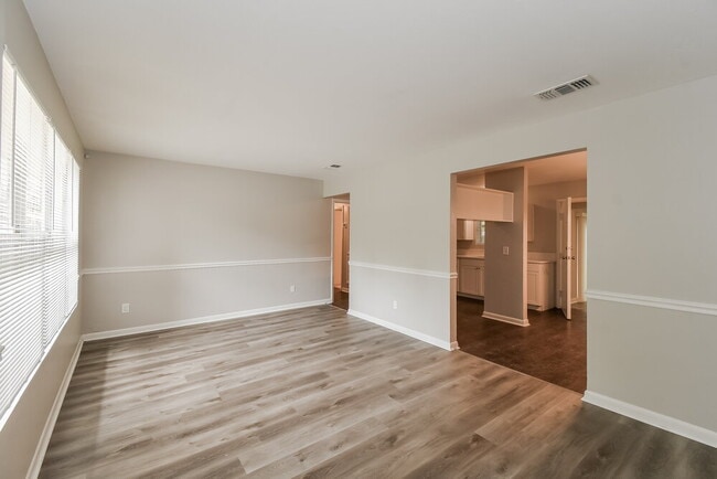 Photo - 2123 Patou Dr W