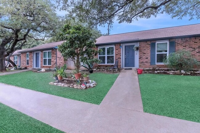 Photo - 900 Westwood Dr